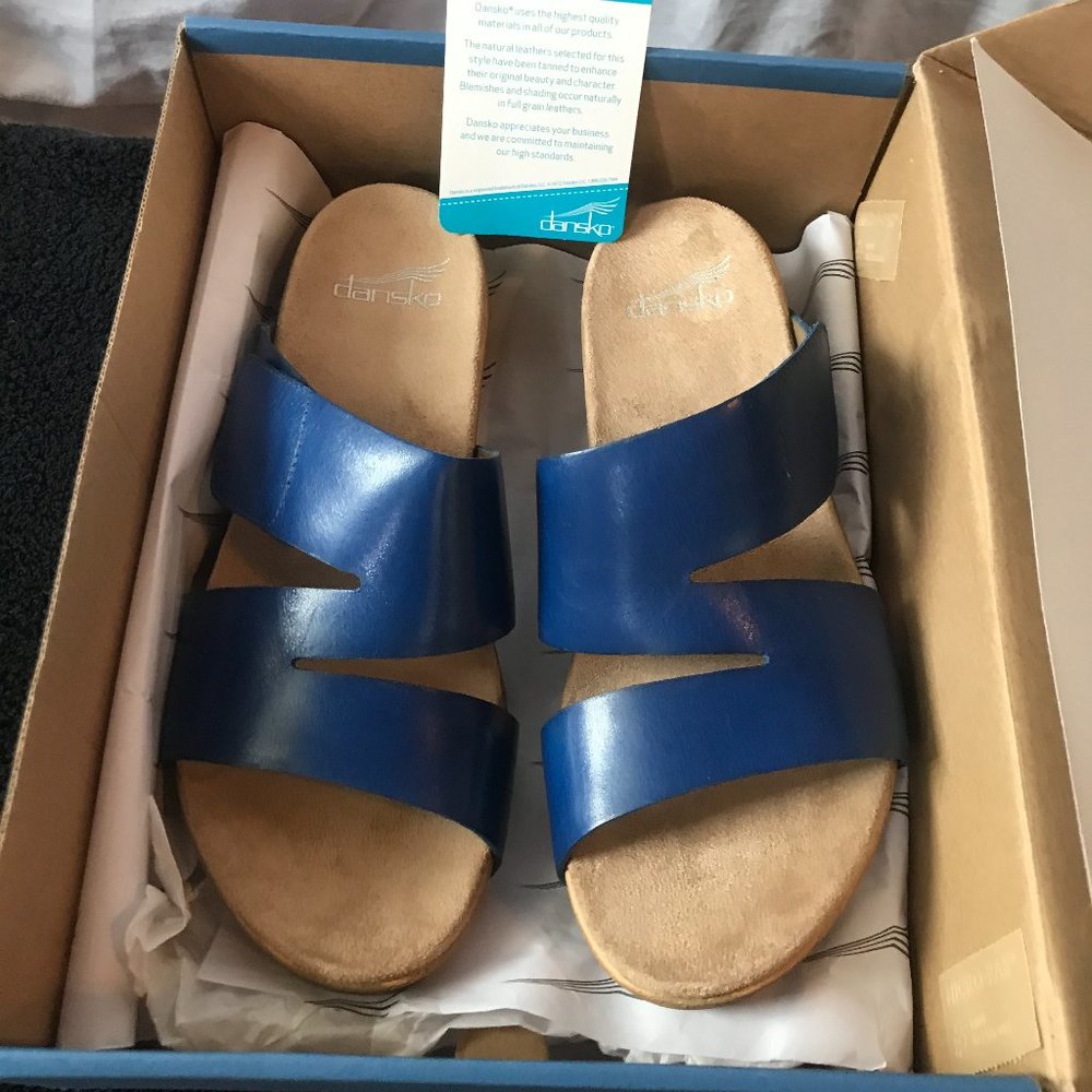 NIB Dansko Lacee Burnished Calf Sandals in Cobalt